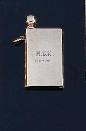 Lot 423 - A GOLD CIGAR LIGHTER