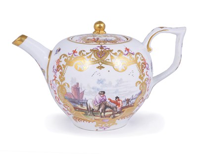 Lot 20 - A MEISSEN TEAPOT AND COVER