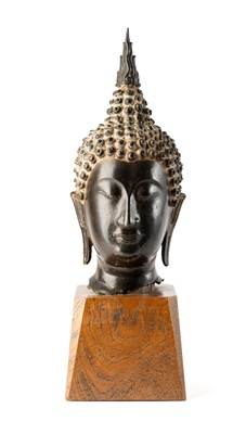 Lot 769 - A BRONZE HEAD OF BUDDHA, THAILAND, 14TH/15TH CENTURY