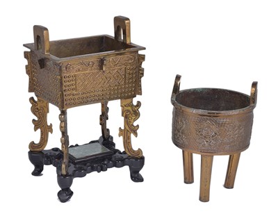 Lot 97 - AN ARCHAISTIC BRONZE TRIPOD CENSER