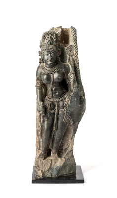 Lot 560 - A BLACK STONE FIGURE OF AN ATTENDANT, RAJASTHAN, 11TH/12TH CENTURY