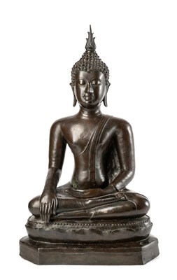 Lot 772 - A CHIENGSEN BRONZE FIGURE OF BUDDHA, THAILAND, CIRCA 15TH CENTURY