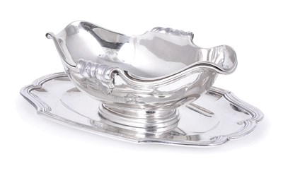 Lot 173 - A FRENCH SILVER SAUCE TUREEN AND LINER ON STAND