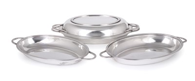 Lot 218 - A PAIR OF GEORGE V SILVER ENTREE DISHES AND COVERS