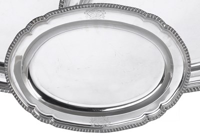 Lot 238 - A GEORGE III SILVER MEAT DISH