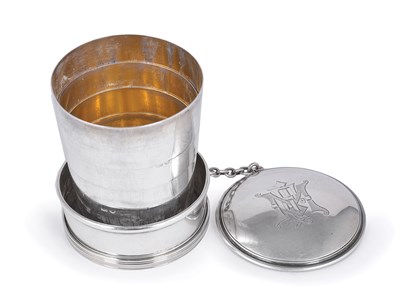 Lot 255 - A VICTORIAN SILVER TRAVELLING SPIRIT BEAKER AND COVER