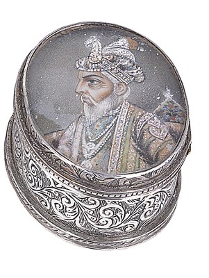 Lot 263 - A SMALL INDIAN SILVER BOX