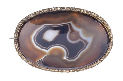 Lot 294 - BANDED AGATE BROOCH