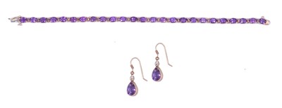 Lot 307 - AMETHYST BRACELET AND EARRINGS