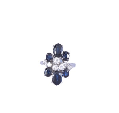 Lot 309 - SAPPHIRE AND DIAMOND RING