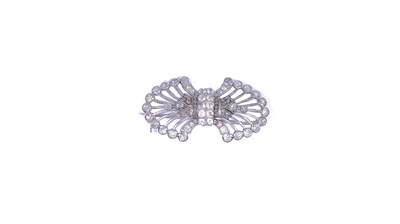 Lot 319 - DIAMOND BROOCH