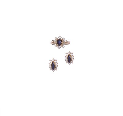 Lot 340 - SAPPHIRE AND DIAMOND RING AND EAR STUDS