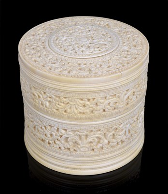 Lot 83 - A IVORY BOX AND COVER