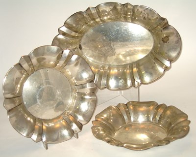 Lot 162 - A SET OF THREE GERMAN SILVER DISHES