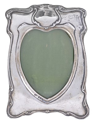 Lot 183 - AN EDWARDIAN SILVER PHOTOGRAPH FRAME