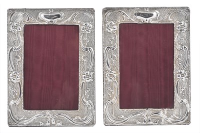 Lot 186 - A PAIR OF EDWARDIAN SILVER PHOTOGRAPH FRAMES