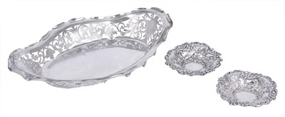 Lot 210 - AN EDWARDIAN SILVER BASKET