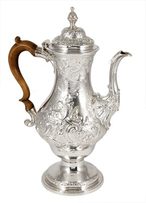 Lot 226 - A GEORGE III SILVER COFFEE POT