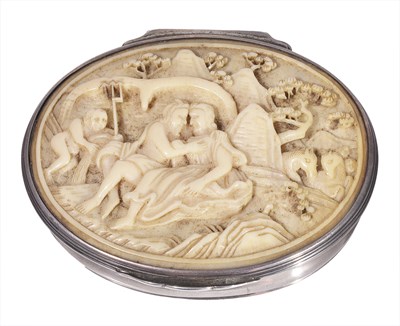 Lot 251 - A SILVER SNUFF BOX