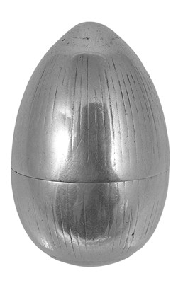 Lot 253 - A SILVER EGG-SHAPED VINAIGRETTE