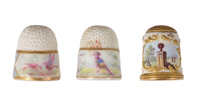 Lot 263 - AN ENAMEL THIMBLE