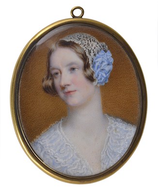 Lot 303 - A PORTRAIT MINIATURE OF A YOUNG WOMAN