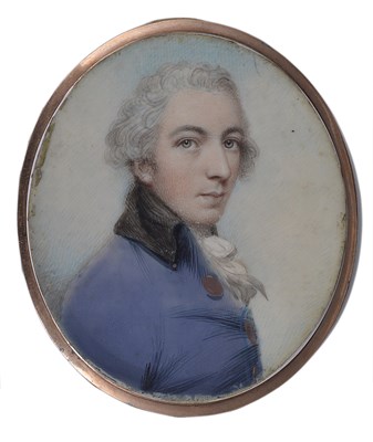 Lot 304 - A PORTRAIT MINIATURE OF A YOUNG MAN