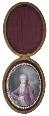 Lot 305 - A PORTRAIT MINIATURE OF A YOUNG MAN