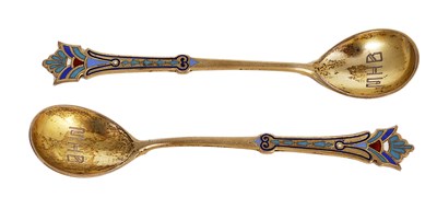 Lot 327 - A PAIR OF RUSSIAN SILVER-GILT AND ENAMEL TEASPOONS