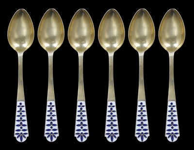 Lot 332 - A SET OF SIX SOVIET RUSSIAN GILT AND ENAMEL TEASPOONS