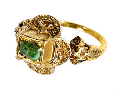 Lot 356 - GOLD AND TURQUOISE RING