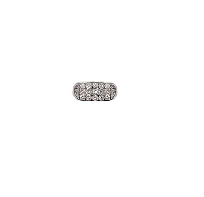 Lot 376 - DIAMOND RING