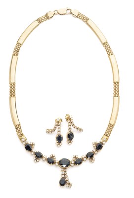 Lot 319 - SAPPHIRE AND DIAMOND NECKLACE AND A PAIR OF PENDENT EARRINGS