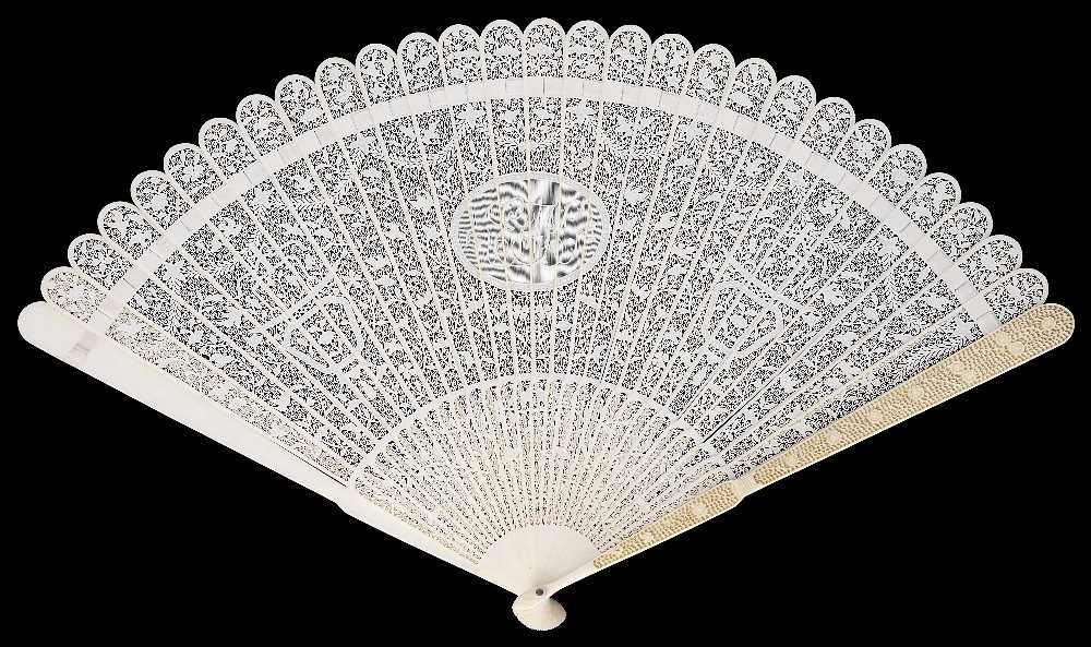Lot 35 - ~A CHINESE IVORY BRISE FAN