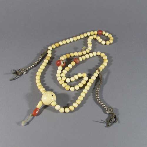 Lot 6 - A BUDDHIST ROSARY (mala)