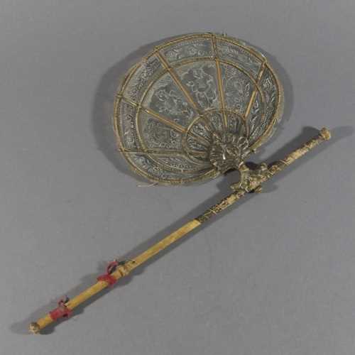Lot 389 - A MICA FAN