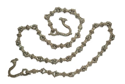 Lot 627 - A BRONZE CHAIN FOR A TEMPLE LAMP, DECCAN, SOUTHERN INDIA, 18TH/19TH CENTURY