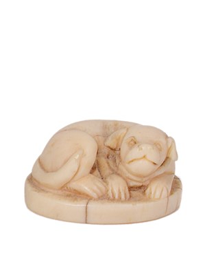 Lot 81 - A JAPANESE IVORY NETSUKE OF PUPPY