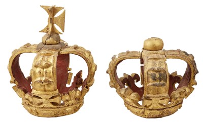 Lot 98 - A PAIR OF GILTWOOD CROWNS