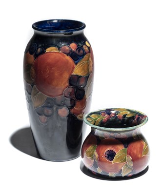 Lot 23 - A WILLIAM MOORCROFT 'POMEGRANATE PATTERN' SMALL VASE, EARLY 20TH CENTURY