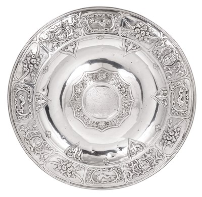 Lot 128 - A CONTINENTAL SILVER ALMS DISH