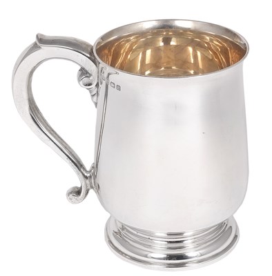 Lot 172 - A GEORGE V SILVER MUG