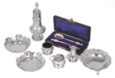 Lot 179 - A VICTORIAN SILVER CASTER