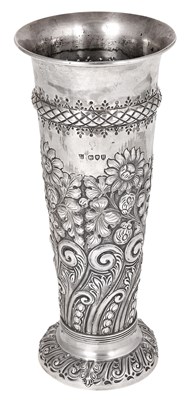 Lot 199 - A VICTORIAN SILVER VASE