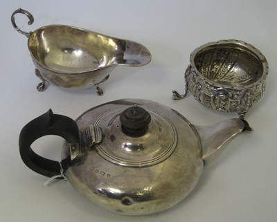 Lot 209 - A GEORGE V SILVER TEAPOT