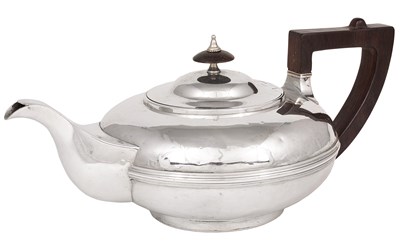 Lot 211 - A WILLIAM IV SILVER TEAPOT