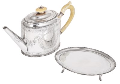 Lot 227 - A GEORGE III SILVER TEAPOT