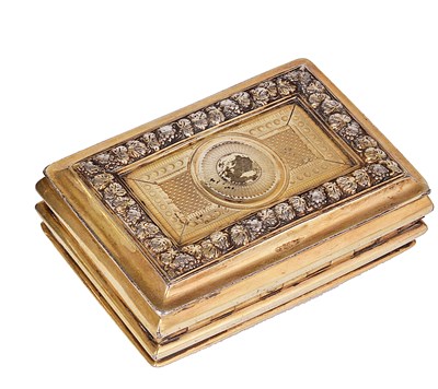 Lot 248 - A GEORGE III SILVER-GILT SNUFF BOX