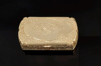 Lot 273 - A CONTINENTAL GOLD SNUFF BOX