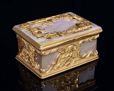 Lot 278 - A GERMAN GOLD AND MOTHER-OF-PEARL BOX